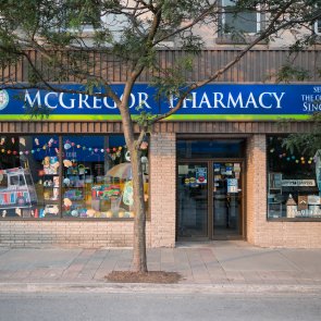 295:295?src=%2 Fimages%2 Fdirectory%2 Fcompanies%2 F5 King StW  Mc Gregor Pharmacy 295 295 img