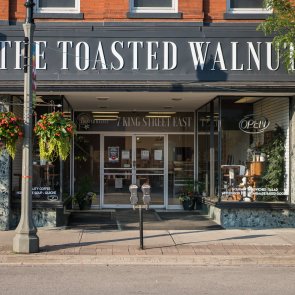 295:295?src=%2 Fimages%2 Fdirectory%2 Fcompanies%2 F7 King StE  The Toasted Walnut 295 295 img